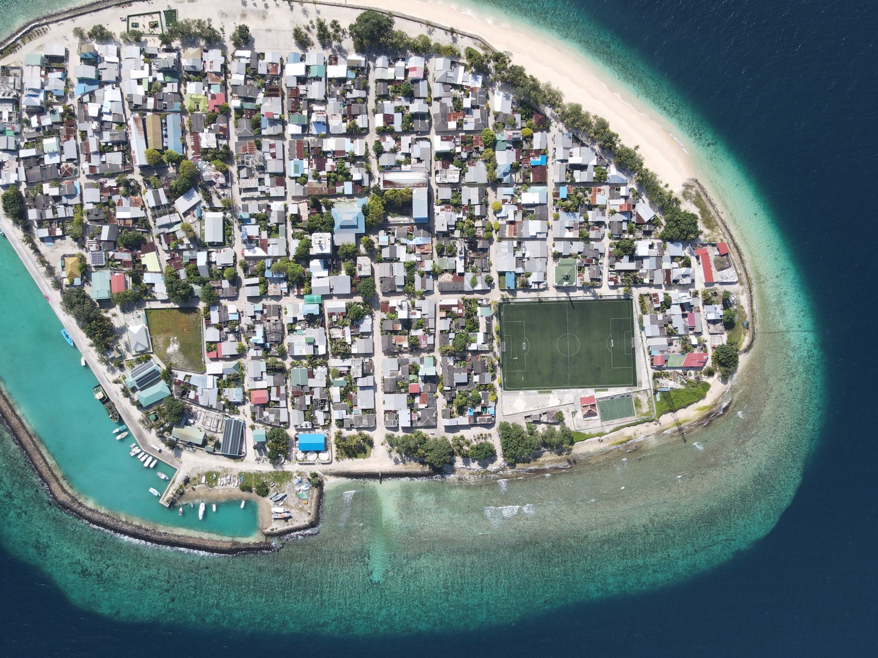Aerial view of Holhudhoo